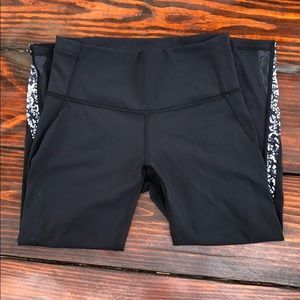 HIGH WAISTED BLACK LULULEMON CROP LEGGINGS